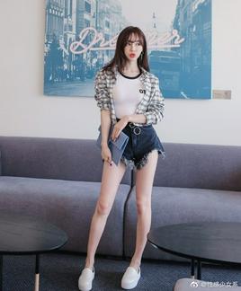 简简单单的穿搭就很美