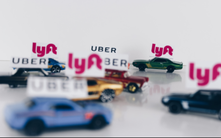 加州选民投票反对给予 Uber 和 Lyft 司机雇员身份