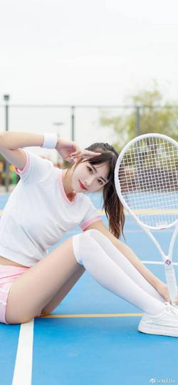 网球少女运动系自拍 长腿俏皮可爱