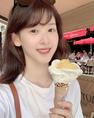 章泽天：依旧是那个爱吃花瓣冰淇淋的女孩