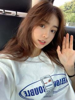 pinksweetie：新年愿望：大吉大利，有钱有你。