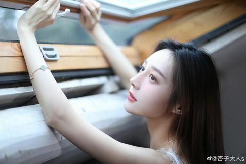 杏子大人：不敢再炫耀身边有谁，害怕你突然间离开让我尴尬。