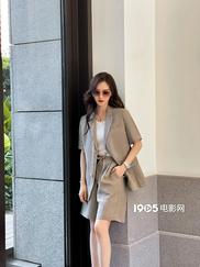 刘诗诗素色西装造型曝光 侧颜温婉动人
