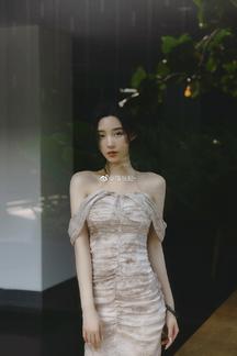 猫很肥：这一生都只为你，情愿为你画地为牢，我在牢里慢慢变老，还给你看我幸福的笑。