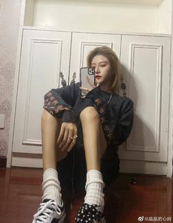 逃跑奶晶：凡事不要想的太复杂，手握的太紧，东西会碎，手会疼。