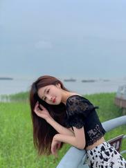 林亦梦：暴雨前 散步滨江の半个小时[下雨] 又晒又热的夏天 真的来啦[微风]