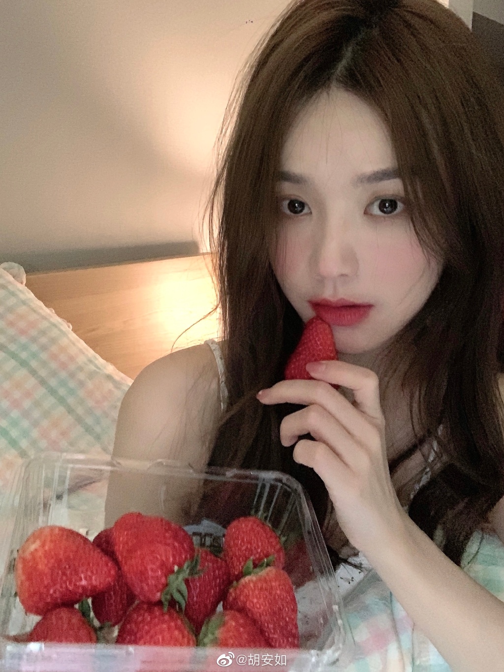 胡安如：这个季节的草莓超甜 和你一样