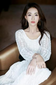 吴谨言甜美气质长发美女 白裙优雅嘉宾明星写真图片