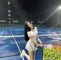 赵若语_Crystal：一起打网球嘛