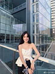 艾菲不睡觉 家银们我这个修图技术我觉得还蛮可的 ​​​​