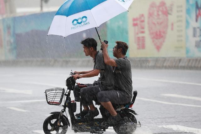 平顶山暴雨亲历者:雨不停不敢睡