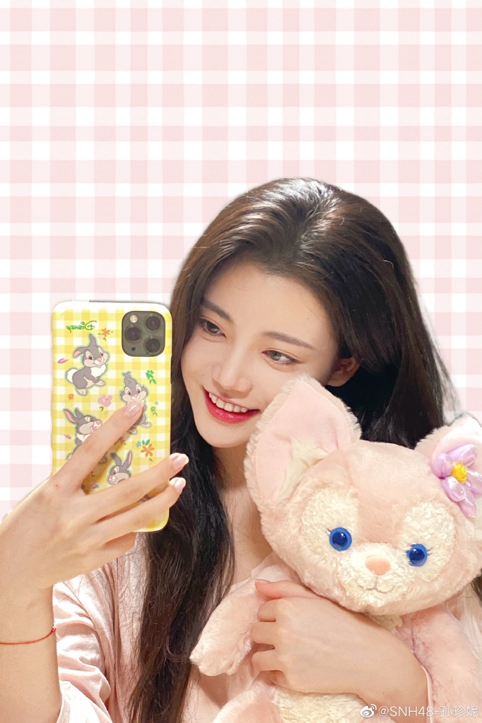 SNH48-孙珍妮和新朋友玲娜贝儿贴贴，迫不及待想去迪士尼看你啦！ ​​​​