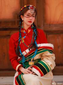 一颗希仔今天的身份是卓玛姑娘  . #少女写真##写真##藏服写真# ​​​​