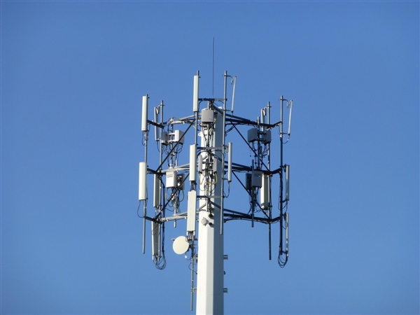美国电信公司认怂：同意延迟5G部署
