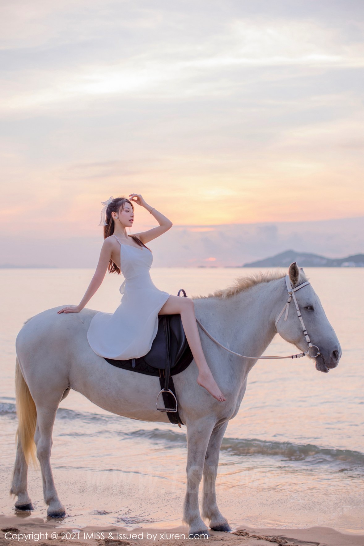 刘奕宁 海边 夕阳 马 骑马的美女壁纸|美女写真