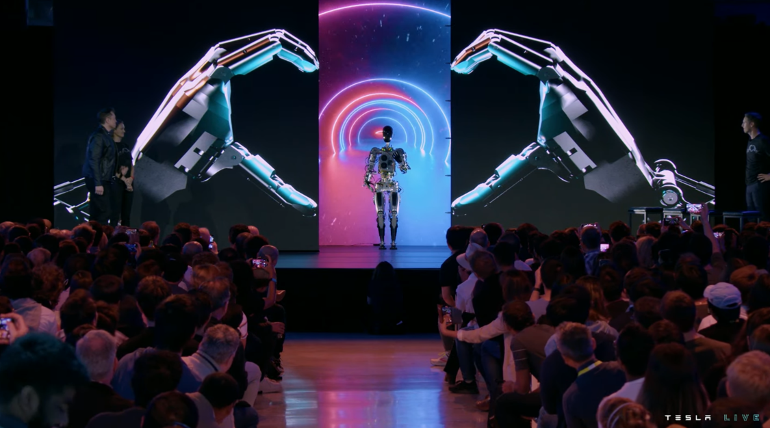 特斯拉CEO马斯克发布人形机器人原型Optimus