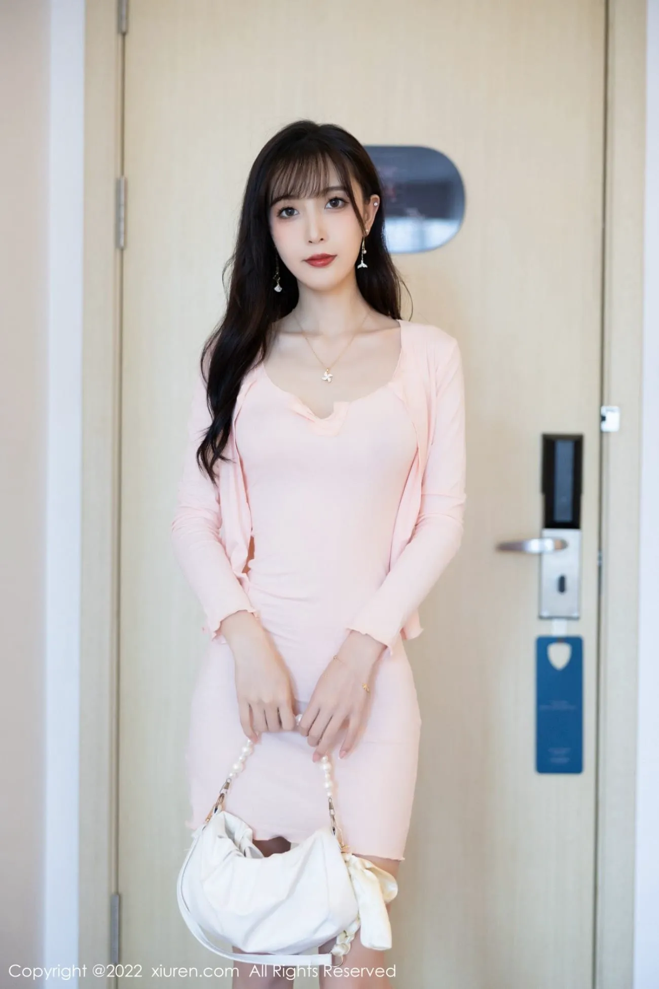 林星阑秀人网粉色服饰搭配高挑身材性感写真