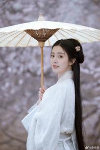 李希萌 桃之夭夭，灼灼其华