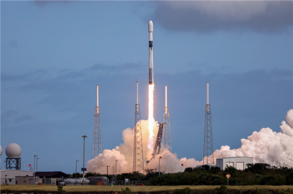 SpaceX第三枚14手火箭诞生：为了卫星 用尽最后一口气