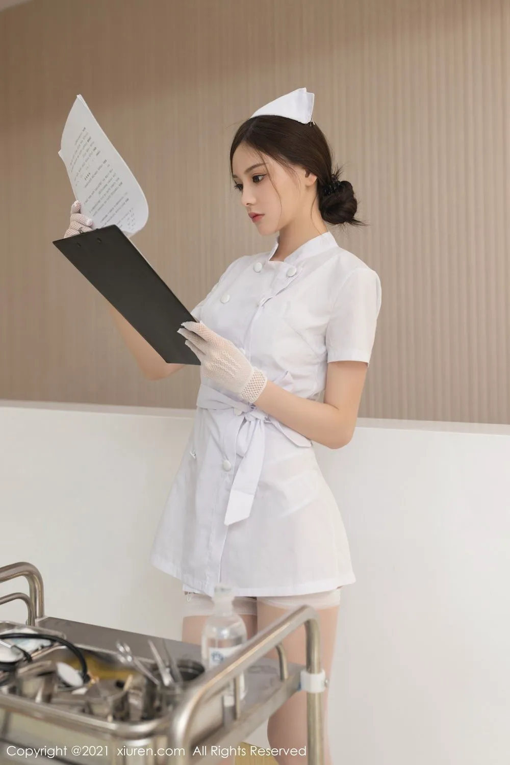 王心怡白护士制服与丝袜美腿性感写真