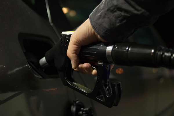明晚油价或迎下半年最大降幅：92号汽油有望“归7”