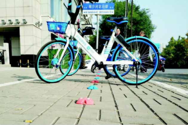 共享单车禁停神器现身上海街头：乱停乱放单车会锁不上