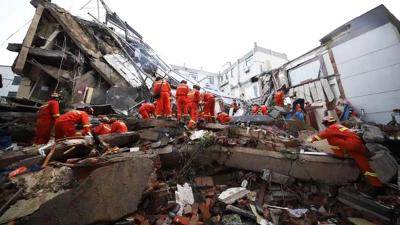 苏州酒店坍塌致17死 25人被问责