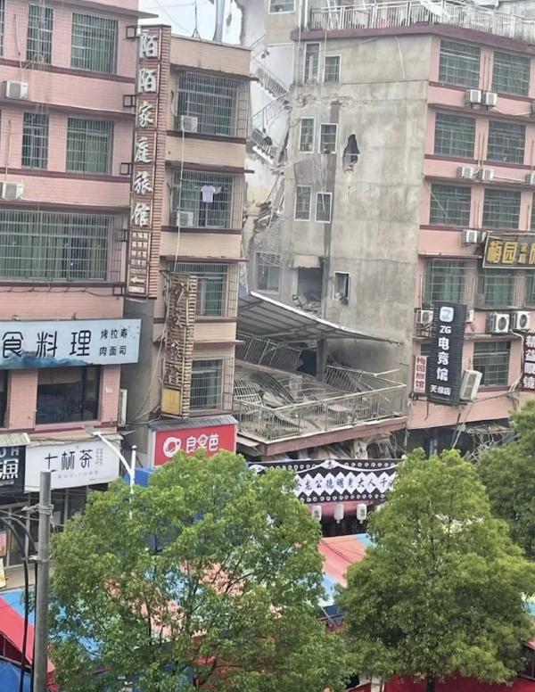 湖南长沙望城区居民自建房倒塌事故 已救出3名被困人员