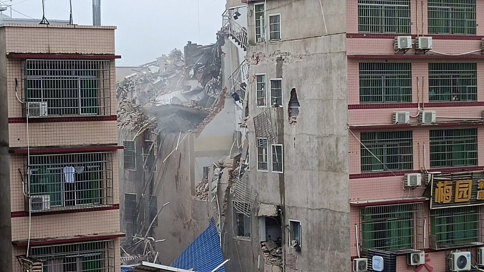 长沙居民自建房倒塌事故：已救出5名被困人员