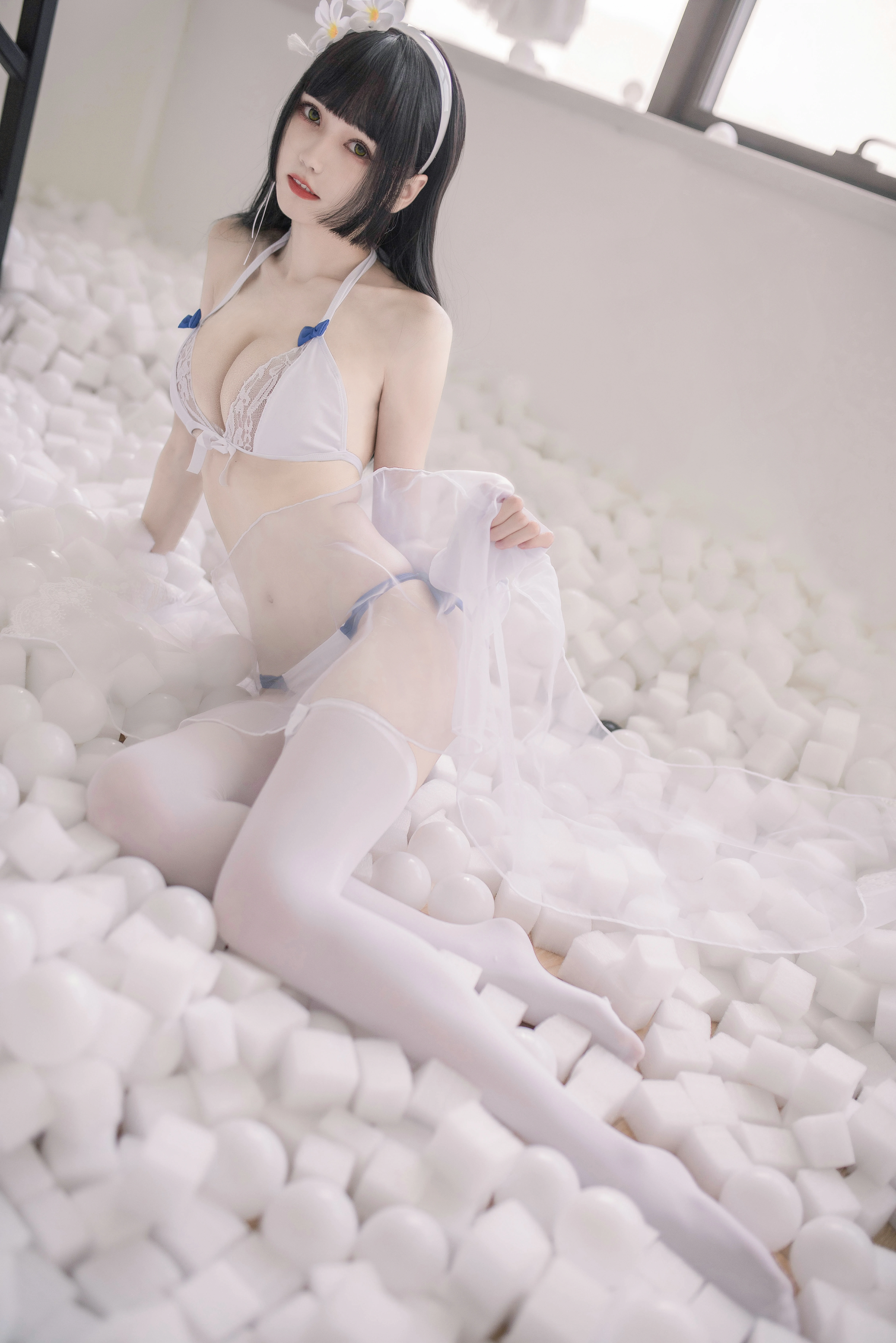 你的负卿 白色情趣蕾丝内衣加丝袜美腿性感私房写真集