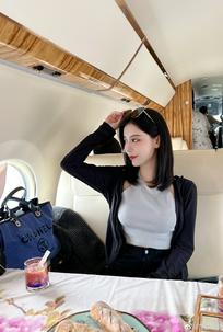 四喜戴娜终于回来啦～差点就困在海南了[允悲]