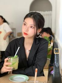 王韵琳.“你跑得快耳边全是风声，你跑得慢耳边自然是闲言碎语。”