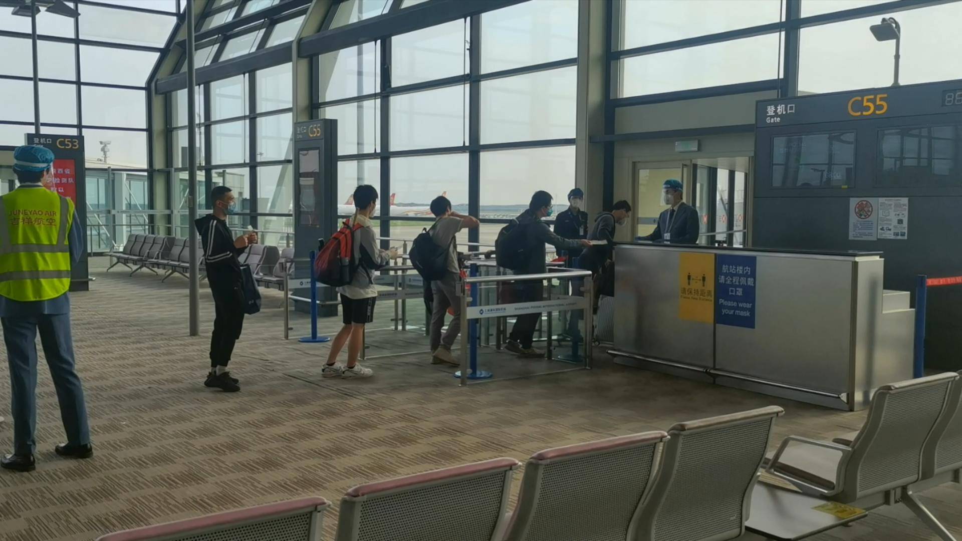 吉祥航空HO1145从浦东机场起飞 今起少量上海始发航班开始恢复