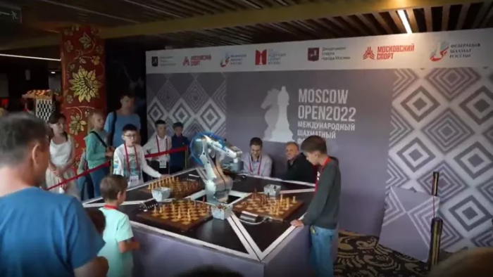 国际象棋比赛机器人因男孩犯规弄断手指是AI觉醒？纯属误会