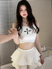 新晨呀：屁味的香水和香水味的屁，二选一你选哪个？#甜系女孩 #浅跳一下 