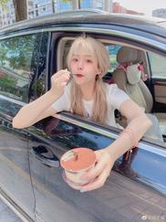 冯子纭#最自然的拍照pose#
