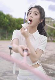 打羽毛球的漂亮苗条美女小姐姐太有活力了吧
