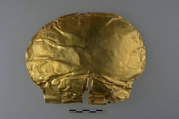 郑州商城贵族墓葬首次发现金面罩
