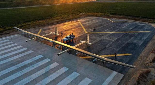国产太阳能无人机首飞成功