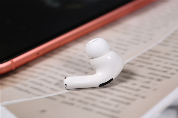 苹果开发AirPods Lite：拥抱低价耳机市场
