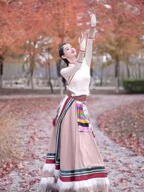 中国舞莹莹：为你送出美好吉祥#民族舞 #歌曲吉祥#藏族舞 
