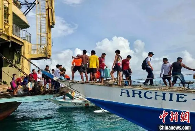 菲律宾一客船搁浅 287人全部获救