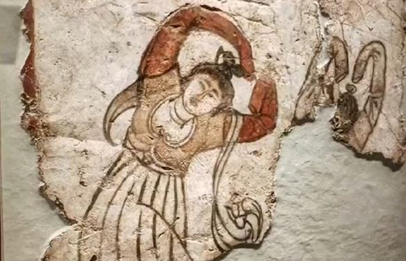 千年前的壁画上女孩比了个心