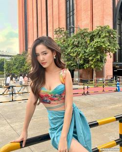 Fon Chonlada甜美颜值御姐身材 泰国时装模特爱晒泳装写真