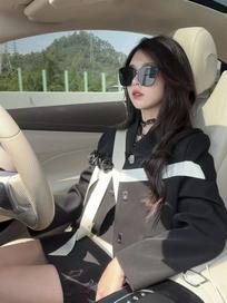 JOJO女乔大人：司机小乔上线#奔驰e260coupe #手握方向盘的女孩子