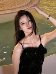 松子儿：夜来香～#黑长直 #抖in时尚趋势发布#五金女孩穿搭