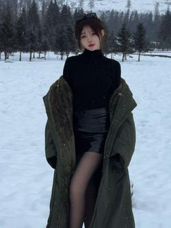 泡泡又困了：不是羽绒服买不起 而是军大衣更有性价比#军大衣 #雪