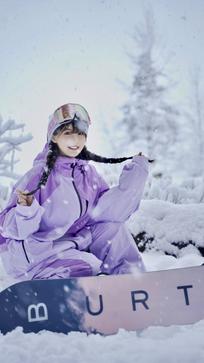 小羊biubiu：我的北方姑娘。#滑雪 #滑雪穿搭  秦奋旗下 T.S.I 映漾滑雪服