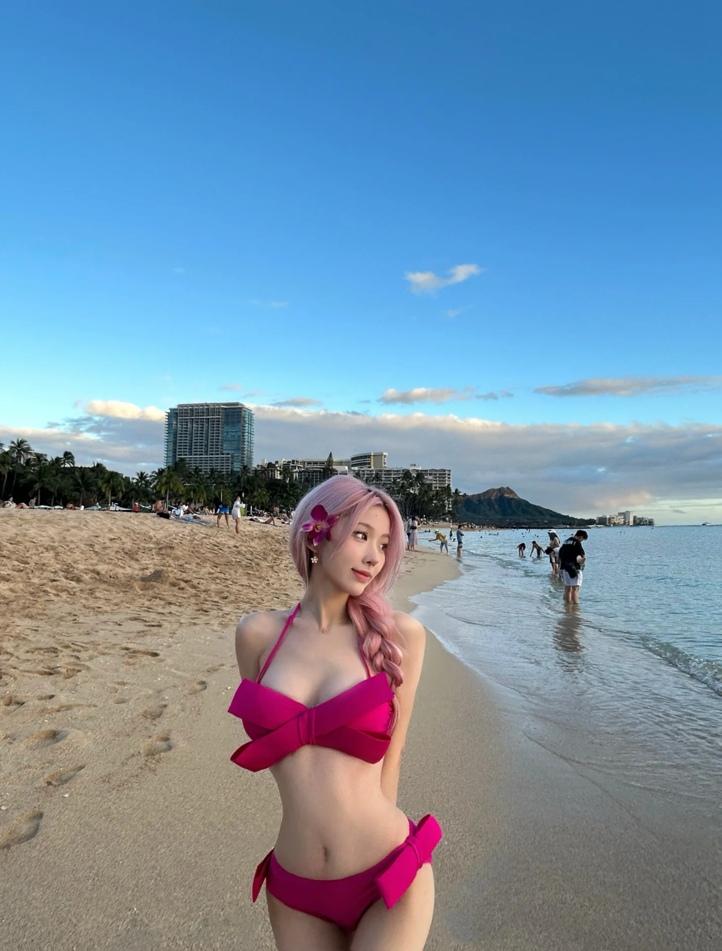 Yuzi章芸芸 夏威夷｜想做沙滩c位当然是选粉色战衣啦！