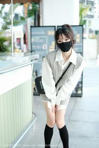 佘贝拉bella 南京旅拍写真发布，性感灰色毛线衣